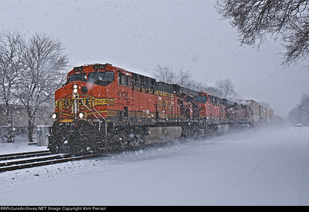 BNSF 5735